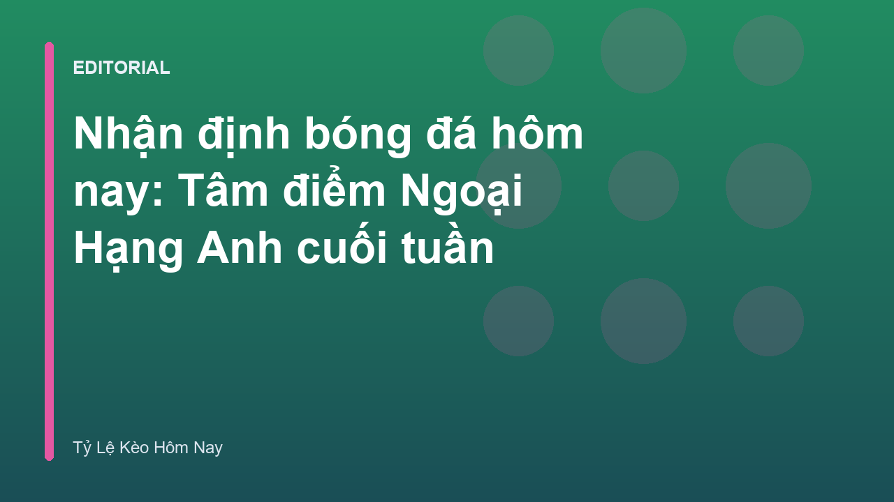 Cầu thủ bóng đá đang thi đấu trên sân cỏ Ngoại Hạng Anh