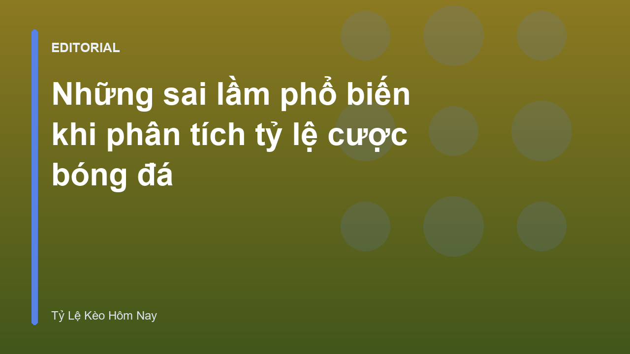 Người chơi bóng đá đang phân tích dữ liệu trên máy tính